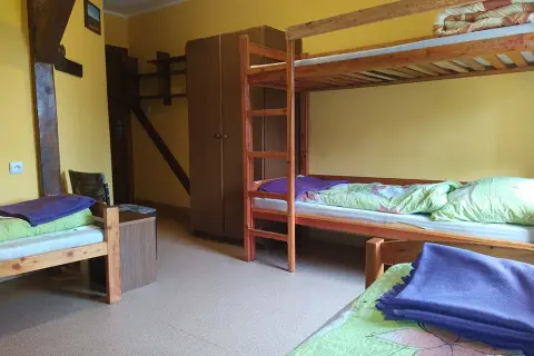 Ile kosztuje nocleg w schronisku? Ceny, zniżki i porady na wyjazd