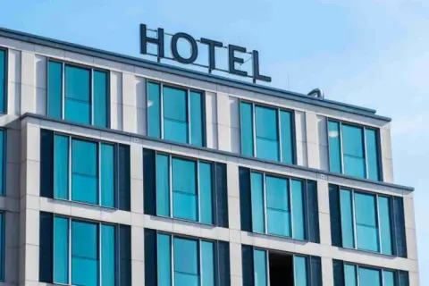 Czy można wynająć pokój w hotelu nie mając 18 lat? Oto co musisz wiedzieć