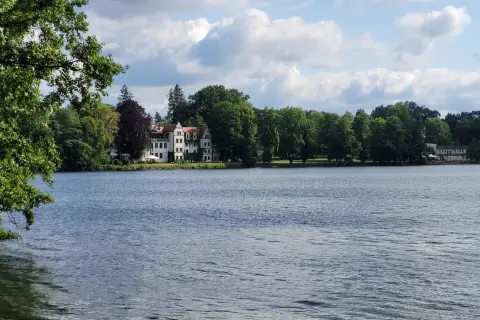Jezioro Długie Zachodniopomorskie - idealne miejsce na relaks i przygodę