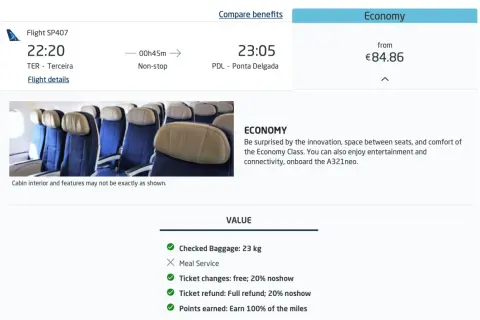 Lot na Azory z Terceiry do Ponta Delgada, klasa ekonomiczna, od 84,86 €. Widok wnętrza samolotu.