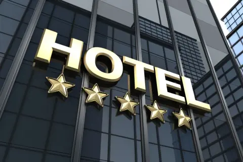 Ile zarabia tester hoteli w Polsce? Poznaj prawdziwe wynagrodzenia