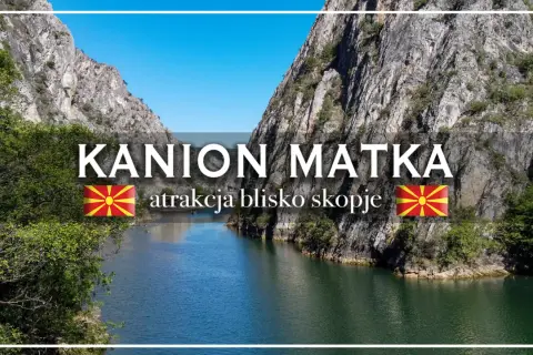 Wąwóz Matka, malownicza atrakcja blisko Skopje, z wodą odbijającą skaliste zbocza i błękitne niebo.