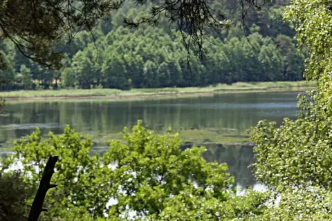 Jezioro Obrzańskie: piękne miejsce na wędkowanie i relaks w naturze