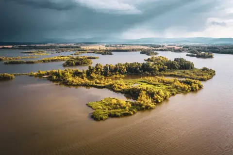 Jezioro Nyskie: Opłaty za wędkowanie i ukryte koszty, które musisz znać