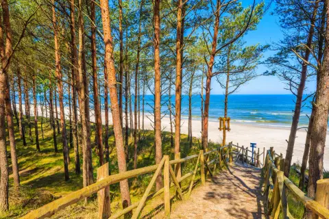 Jak znaleźć nocleg nad morzem - sprawdzone sposoby na oszczędności