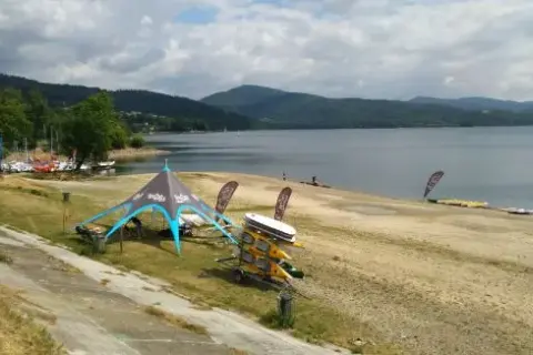 Plaża Jezioro Żywieckie – idealne miejsce na relaks i zabawę z rodziną