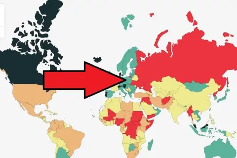 Mapa świata z zaznaczonymi krajami. Czerwony obszar Europy Wschodniej i Azji wskazuje na najniebezpieczniejsze kraje świata.