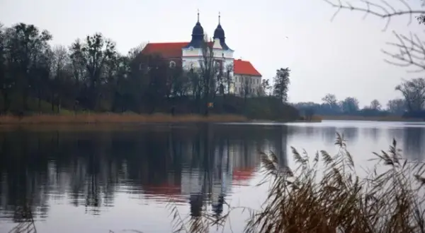 Jezioro Mogileńskie: tajemnice, atrakcje i ekologiczne wyzwania