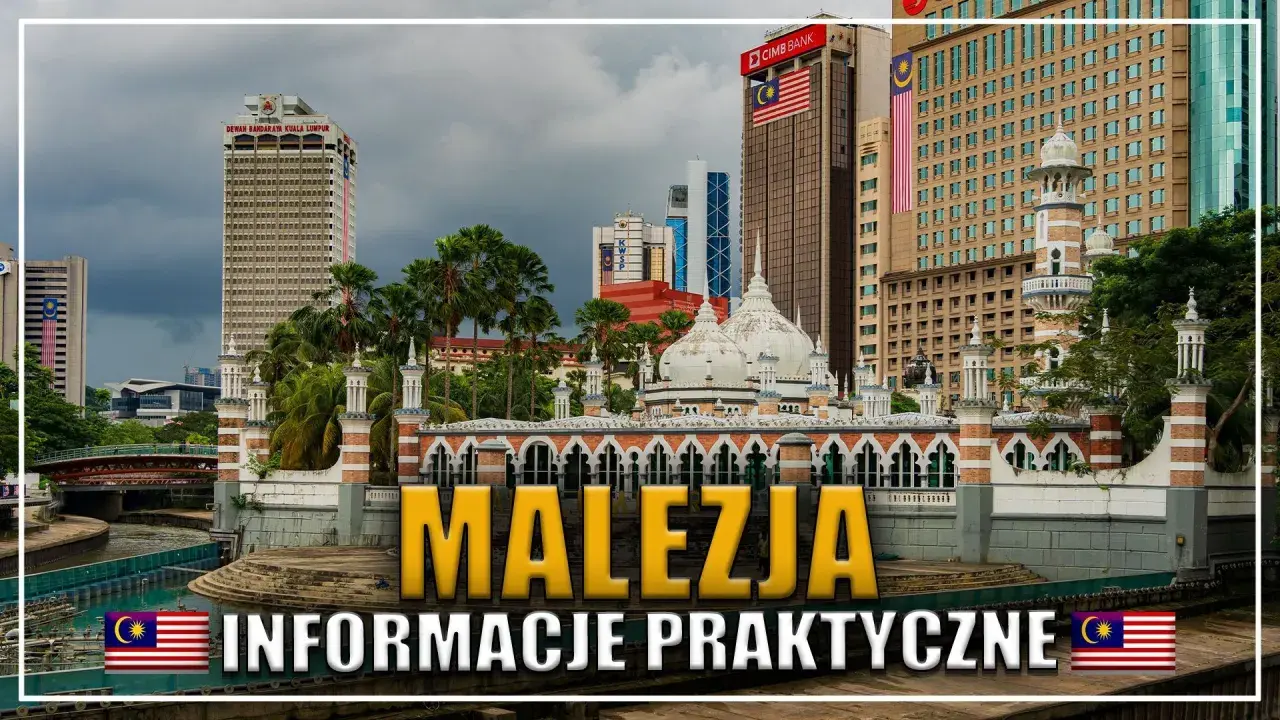 Malezja: praktyczne informacje o szczepieniach i zwiedzaniu Kuala Lumpur. Widok na meczet i drapacze chmur.