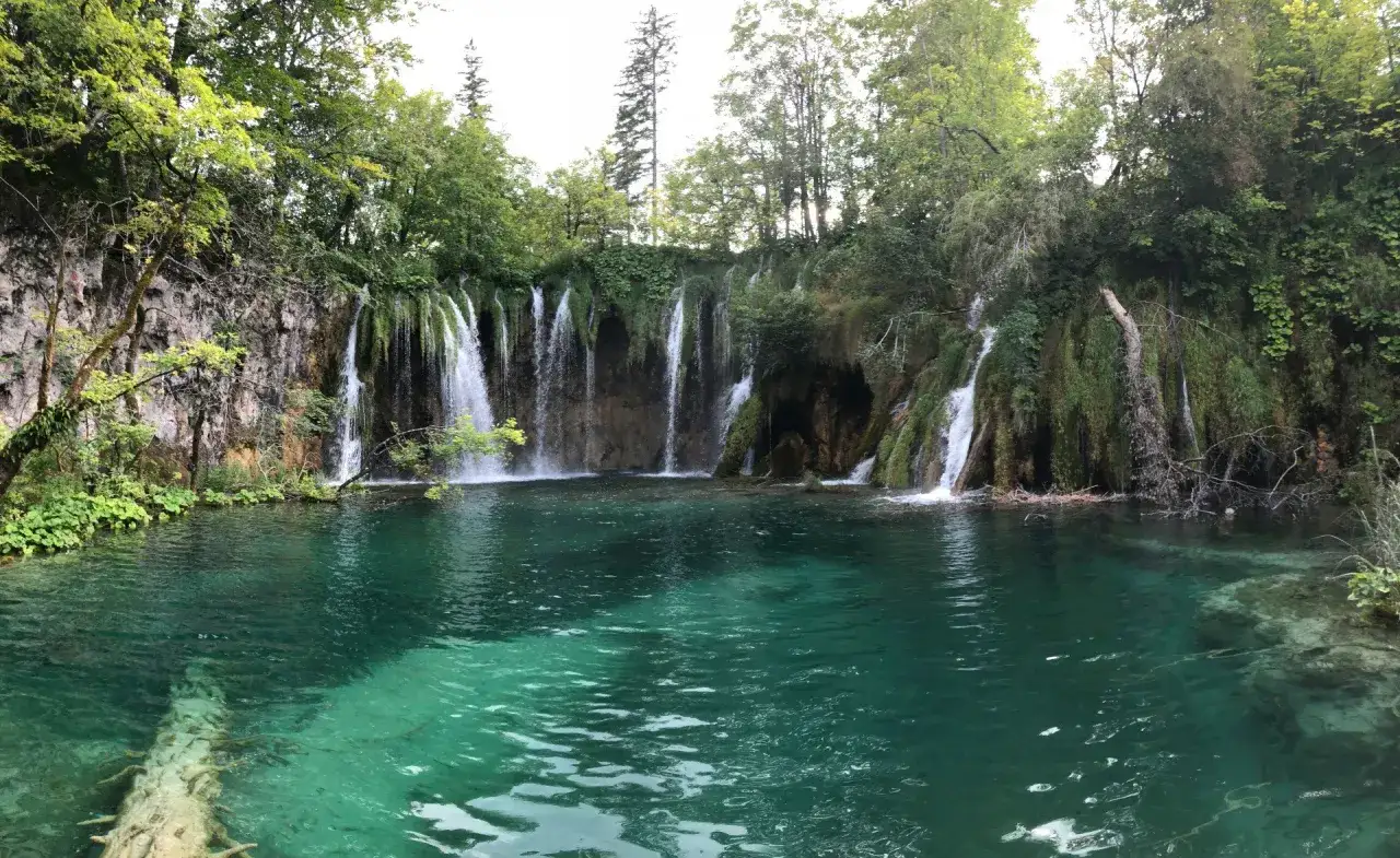 Zdjęcie Jezioro Pitwickie: Odkryj piękno i tajemnice chorwackiego skarbu